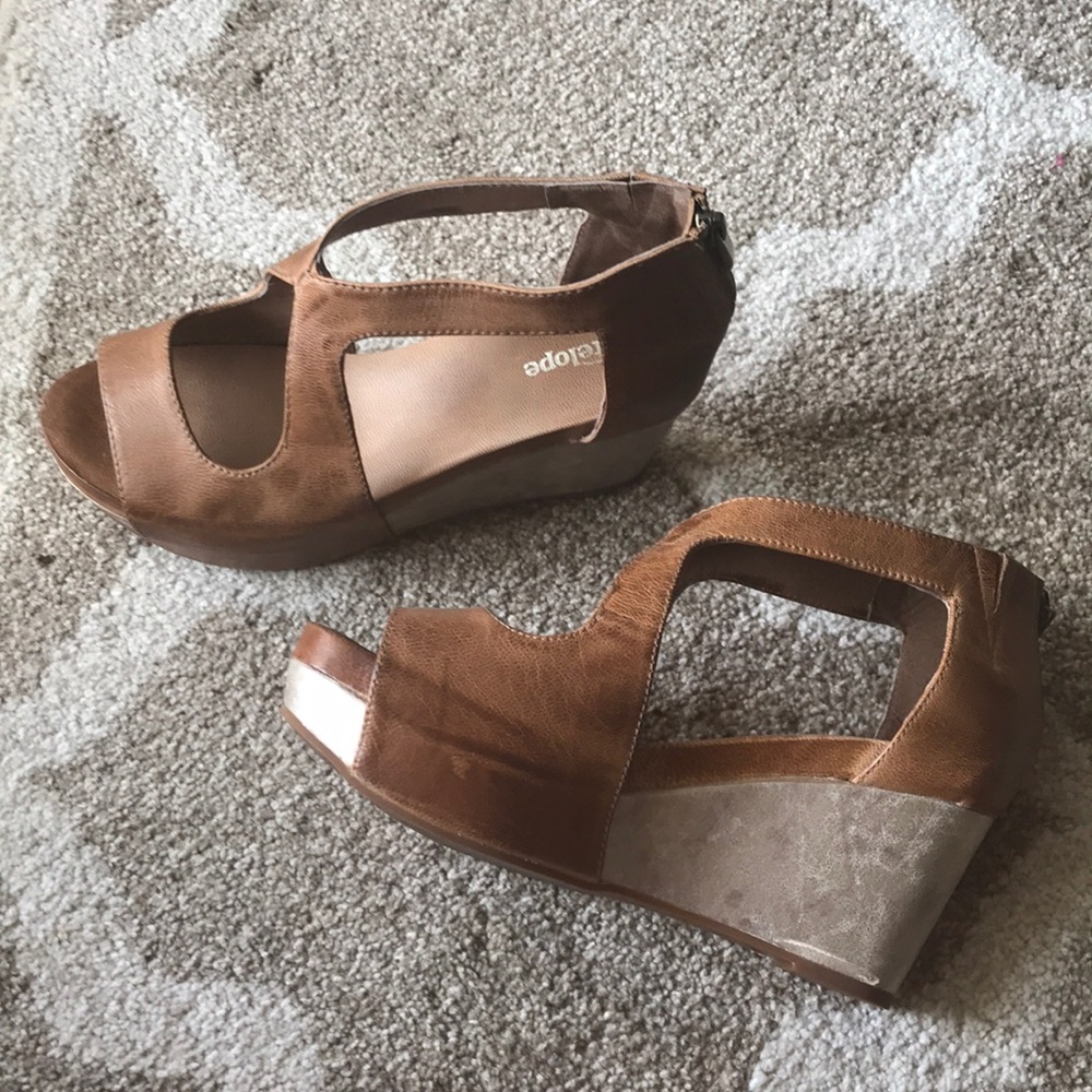 Antelope wedges LIKE BRAND NEW!!